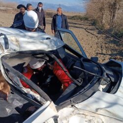 Osmaniye’de otomobil şarampole devrildi: 2 yaralı
