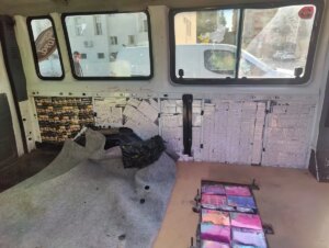midyatta yolcu minibusunde 16 bin paket kacak sigara ele gecirildi 2OGTpIh3.jpg