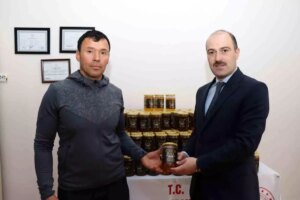 organik bal ureticisinden ihtiyac sahiplerine bagis WZ8xyknE.jpg
